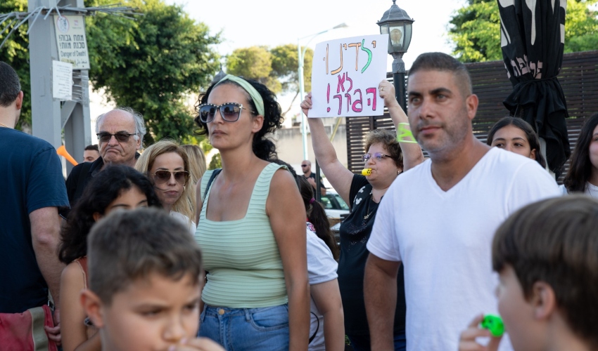 Demonstration of parents and students from the school defending against the municipality (use according to Section 27a of the Copyright Law)