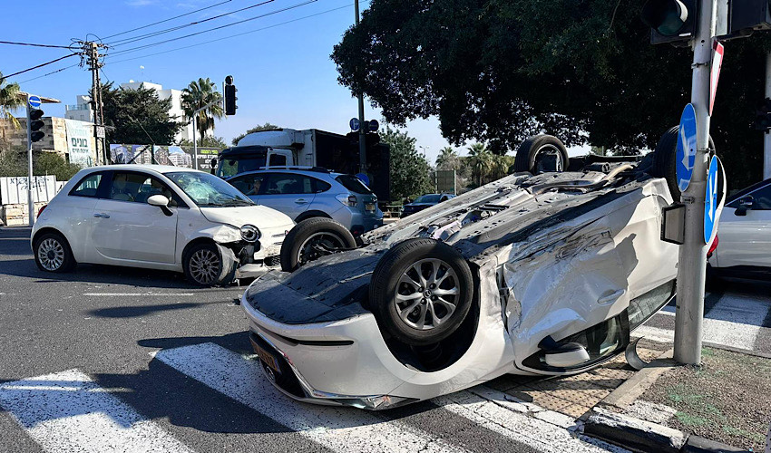 תאונת דרכים (צילום: דוברות שירותי הכבאות וההצלה, מחוז חוף)