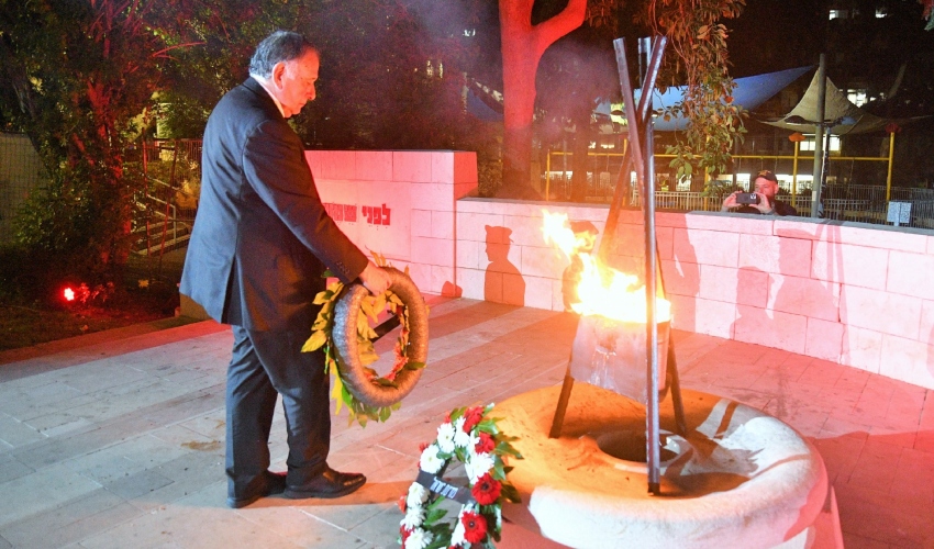 יונה יהב בעצרת יום הזיכרון לחללי מערכות ישראל ולנפגעי פעולות האיבה (צילום: ראובן כהן, דוברות עיריית חיפה)