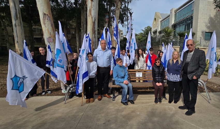 ספסל זיכרון לסמ"ר סימון שלומוב ז"ל בקרית ביאליק (צילום: דוברות העירייה)